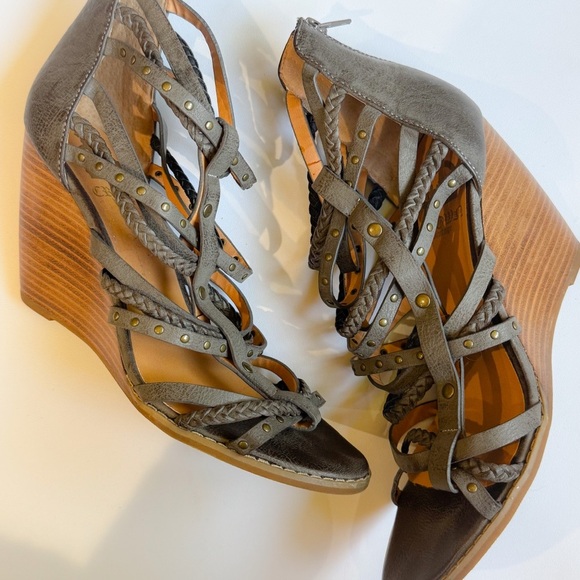 Crown Vintage gray gladiator wedge sandals ❤️ - Picture 5 of 7